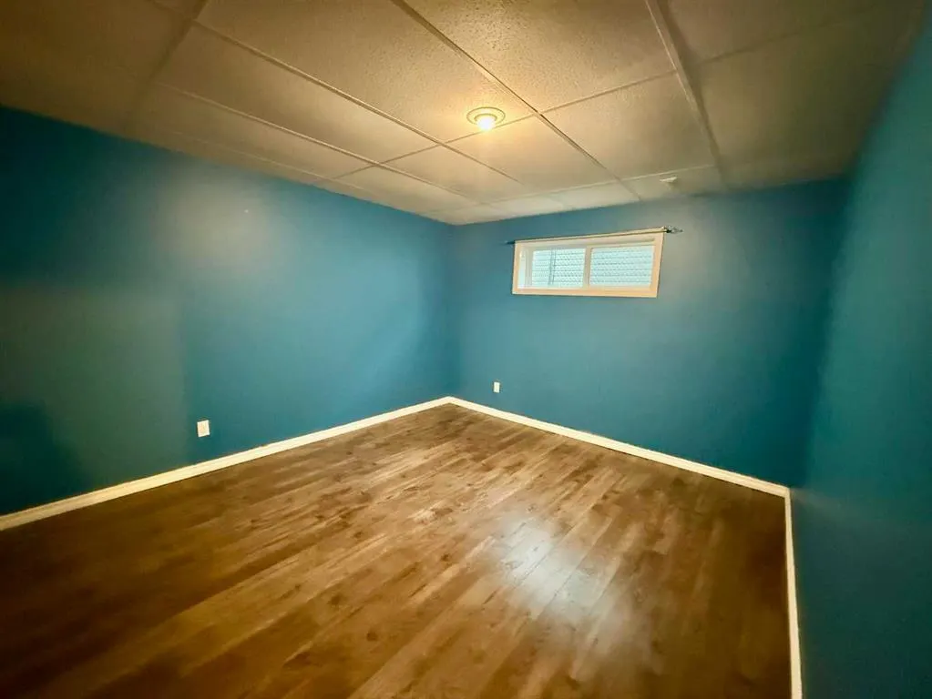 1121 18A Street Crescent