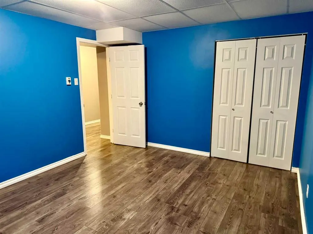 1121 18A Street Crescent