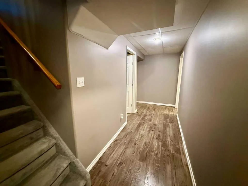1121 18A Street Crescent
