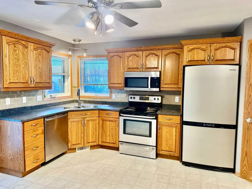 1121 18A Street Crescent