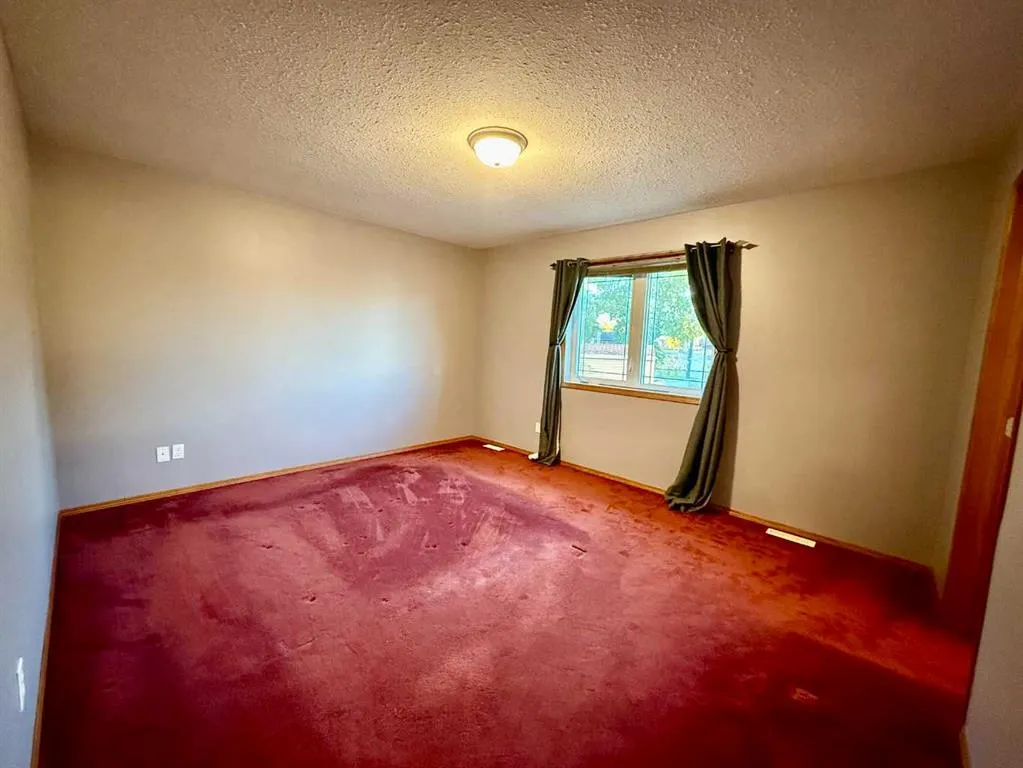 1121 18A Street Crescent
