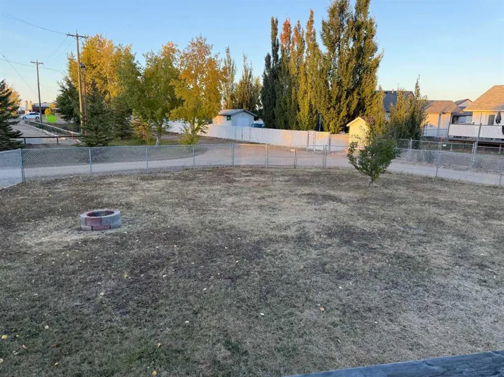 1121 18A Street Crescent