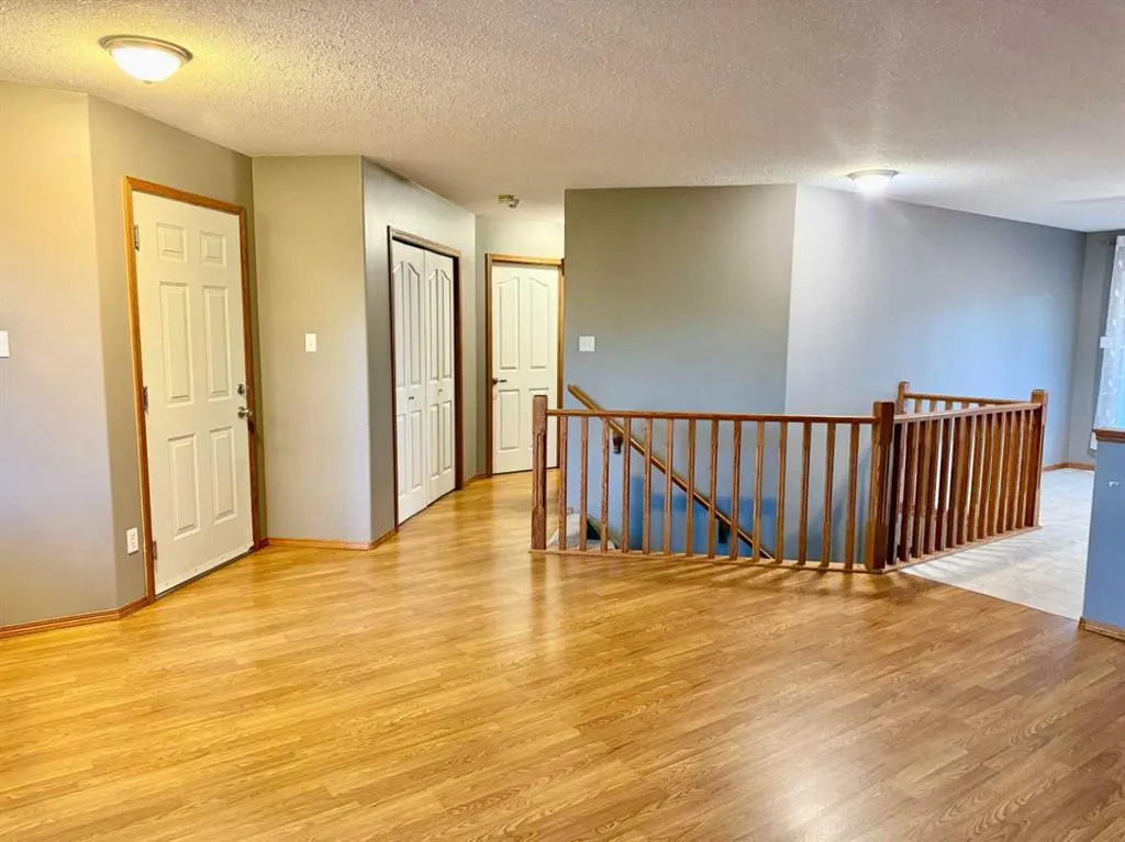 1121 18A Street Crescent