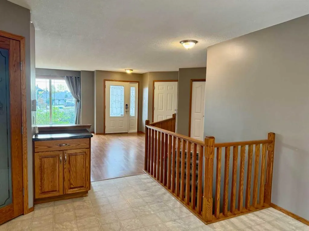 1121 18A Street Crescent