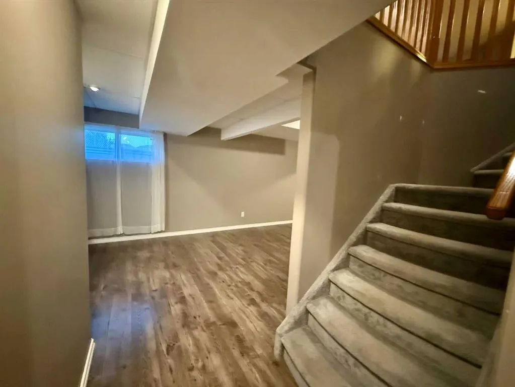 1121 18A Street Crescent