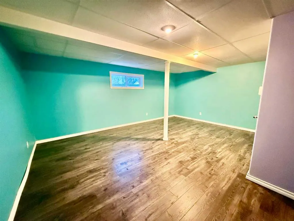 1121 18A Street Crescent