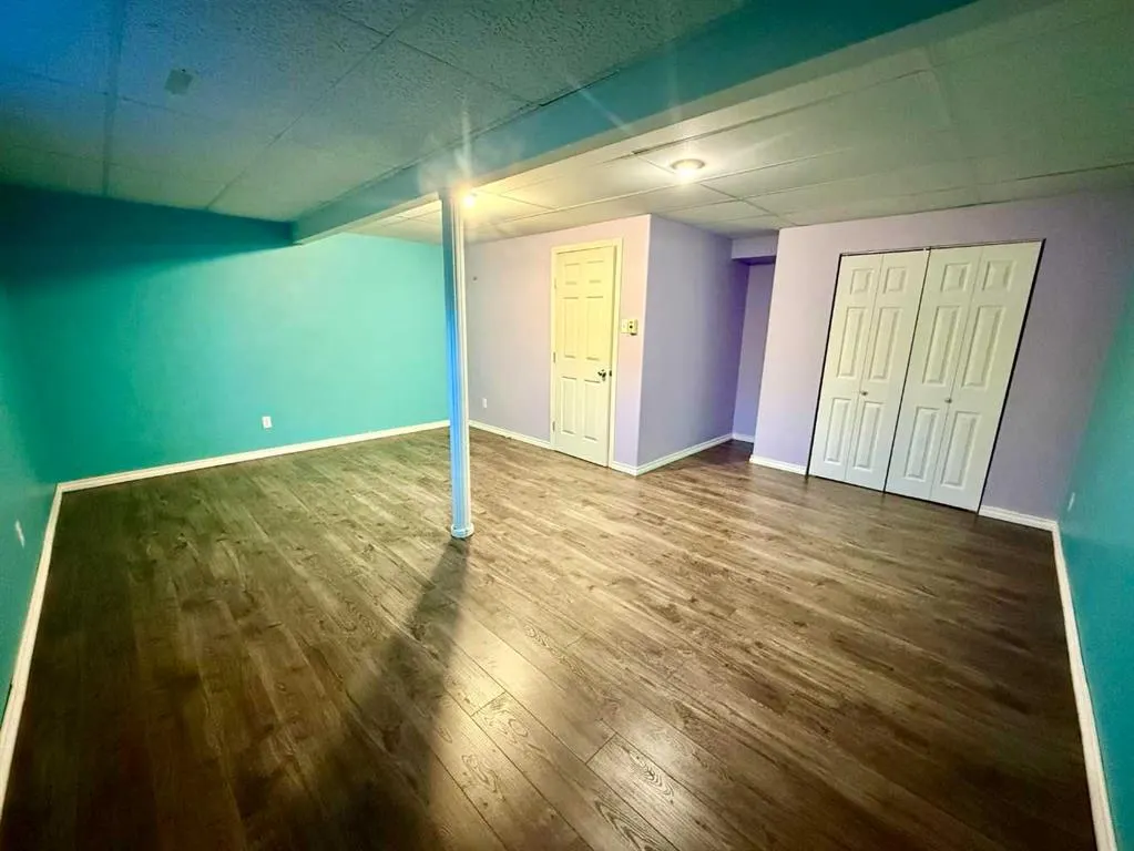 1121 18A Street Crescent