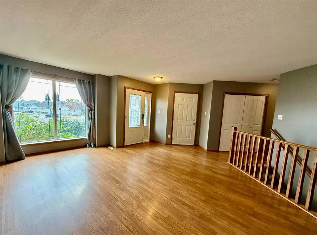 1121 18A Street Crescent