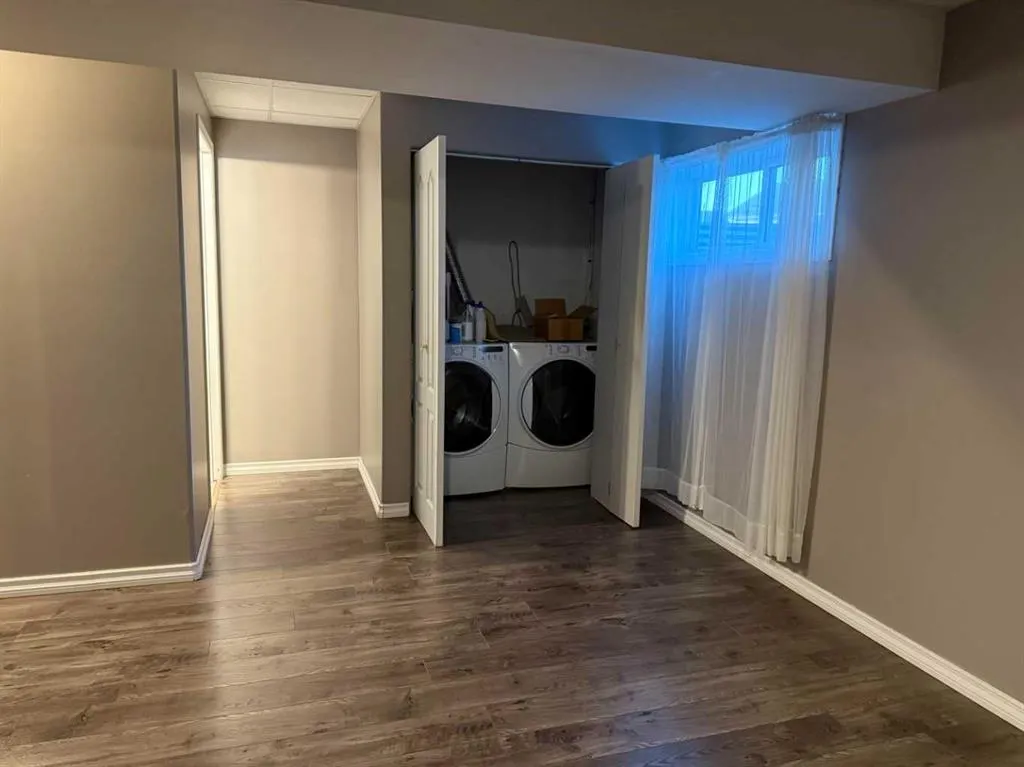 1121 18A Street Crescent