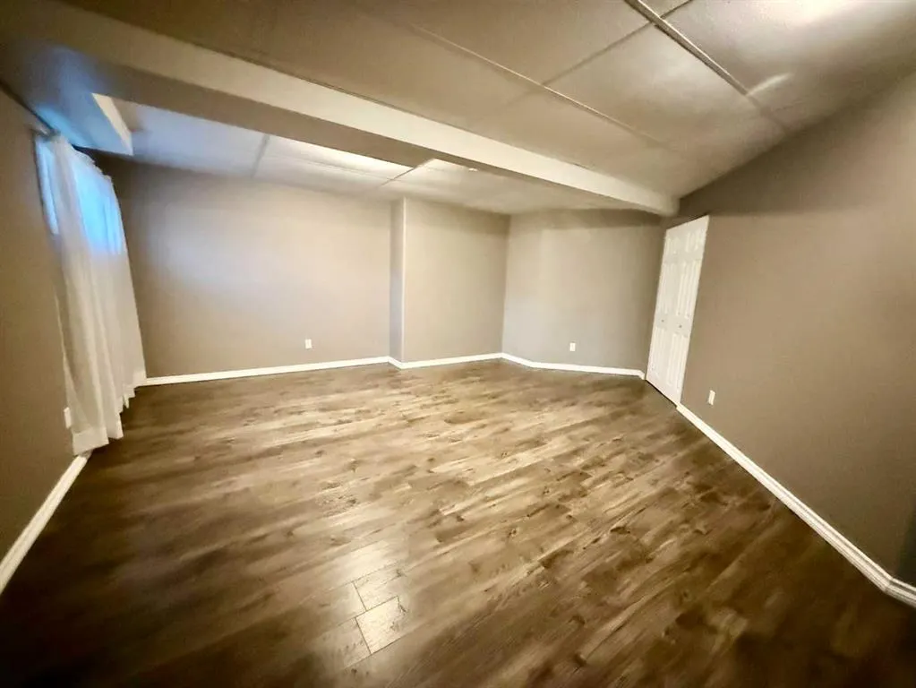 1121 18A Street Crescent