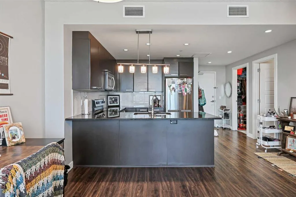 225 11 Avenue SE, #802