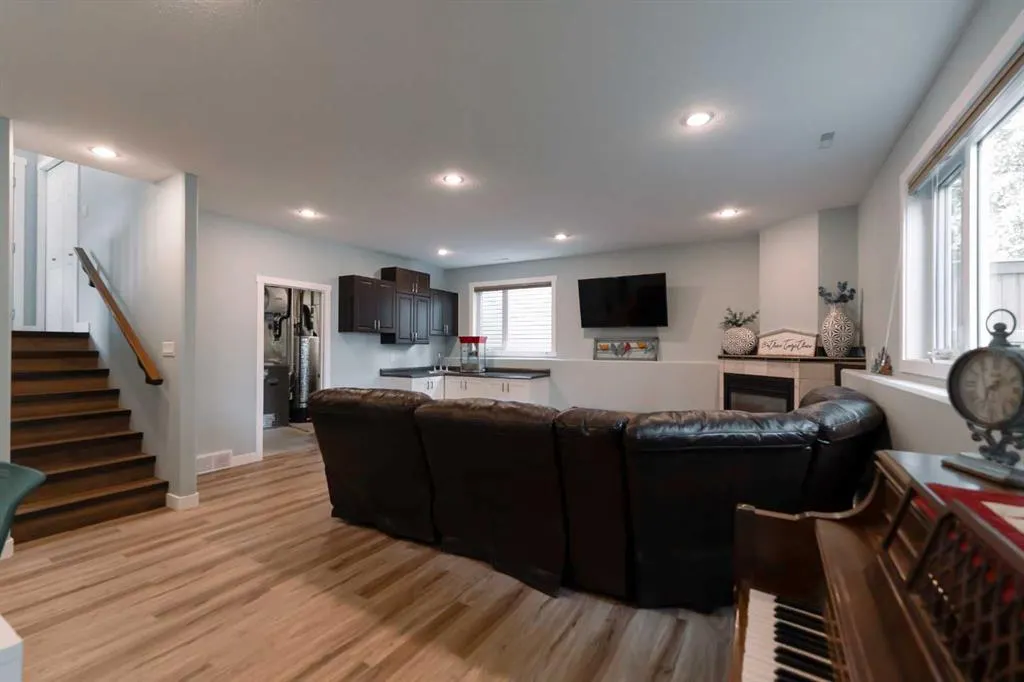 87 Gateway Mews S