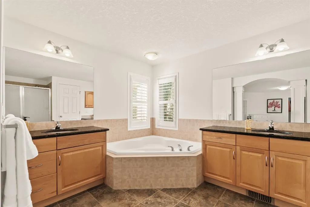 115 Cougar Plateau Circle SW