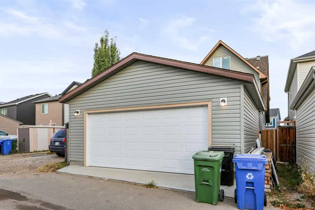 160 Copperpond Rise SE