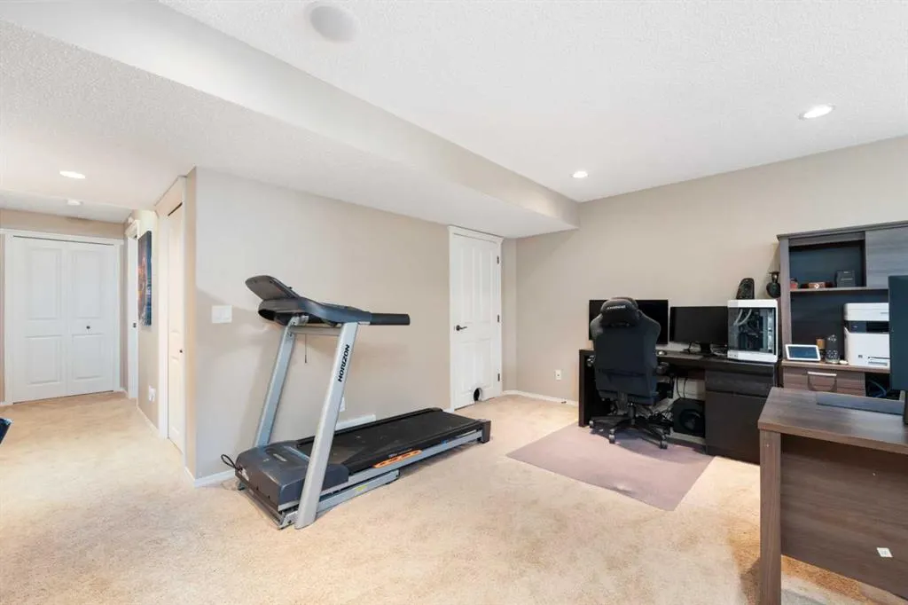 81 Tuscany Ravine Crescent NW