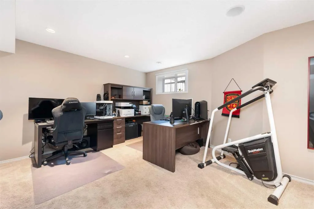81 Tuscany Ravine Crescent NW
