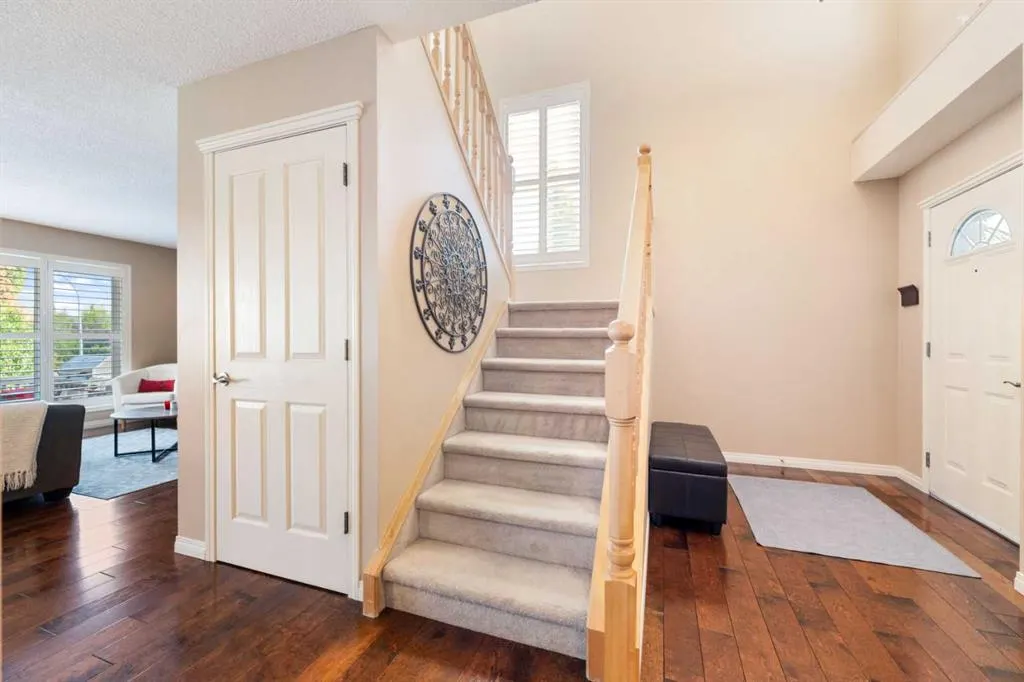 81 Tuscany Ravine Crescent NW