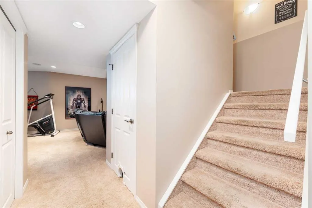 81 Tuscany Ravine Crescent NW