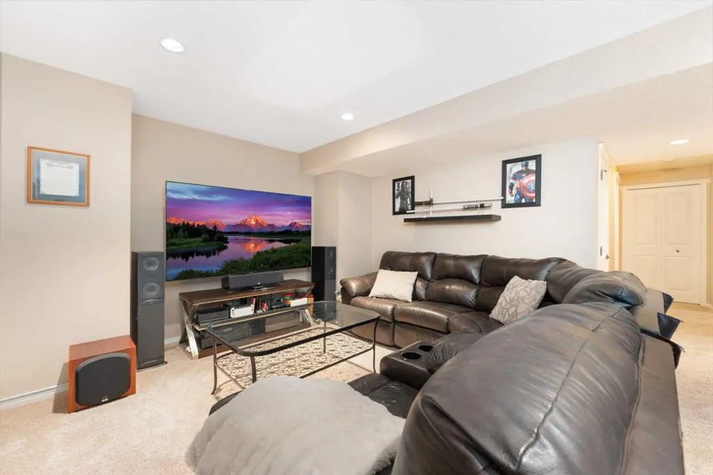 81 Tuscany Ravine Crescent NW