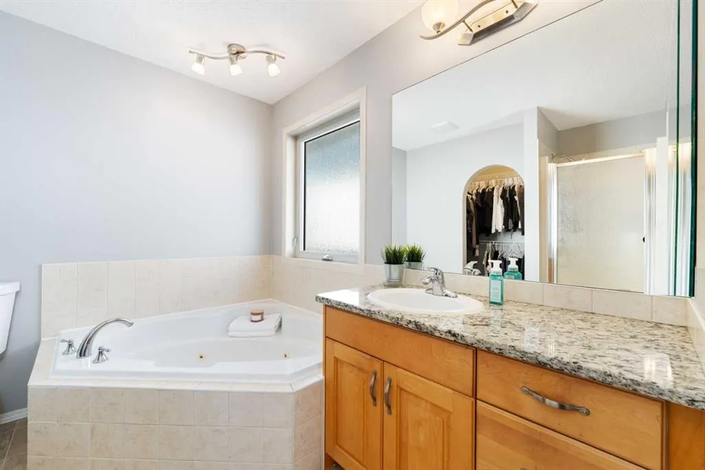 81 Tuscany Ravine Crescent NW