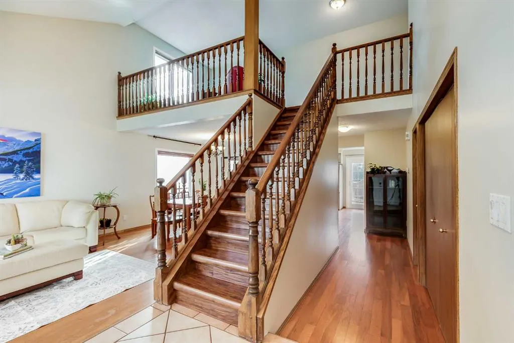 347 Hawkcliff Way NW