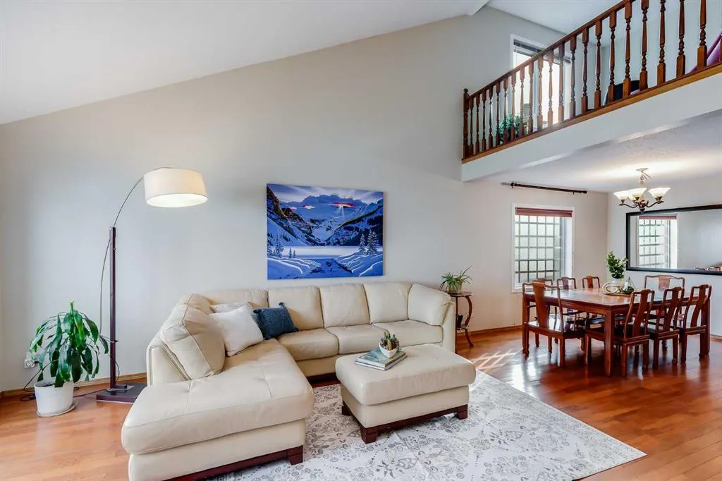 347 Hawkcliff Way NW