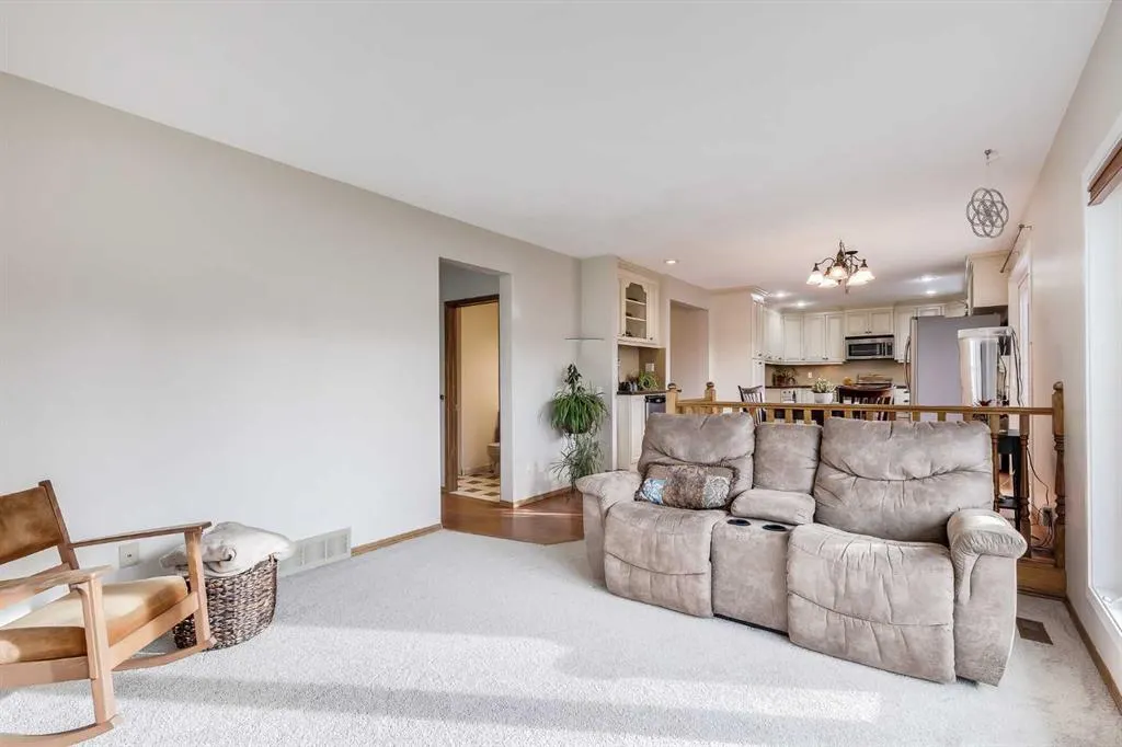 347 Hawkcliff Way NW