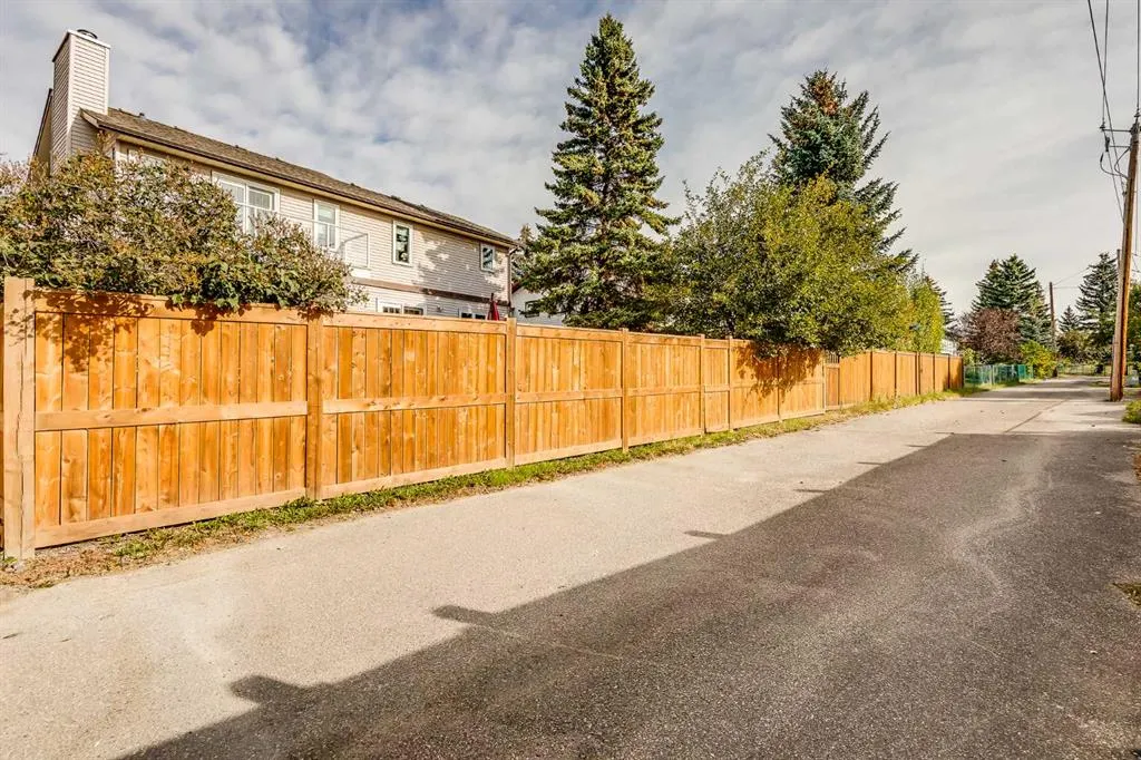 347 Hawkcliff Way NW