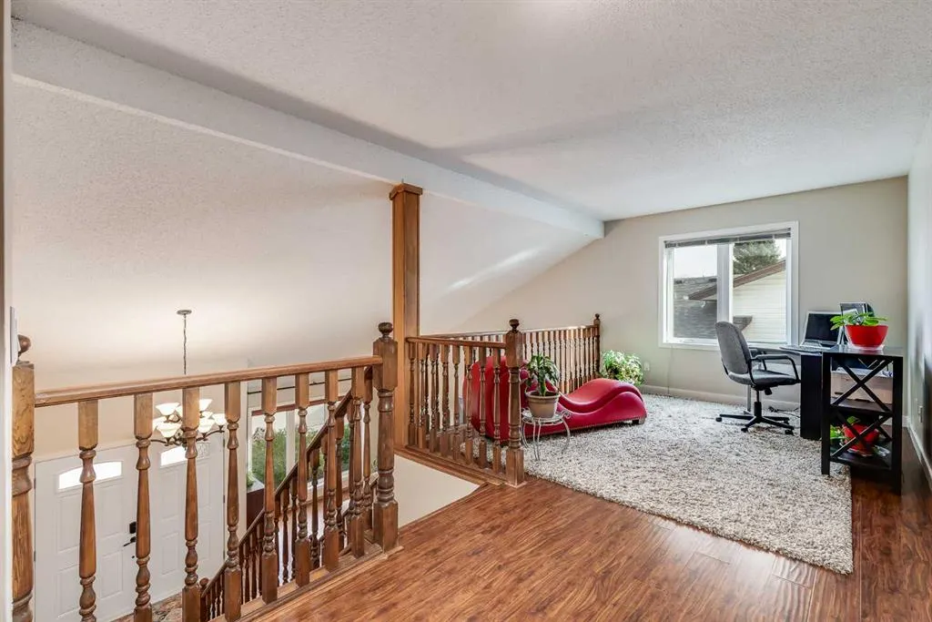 347 Hawkcliff Way NW
