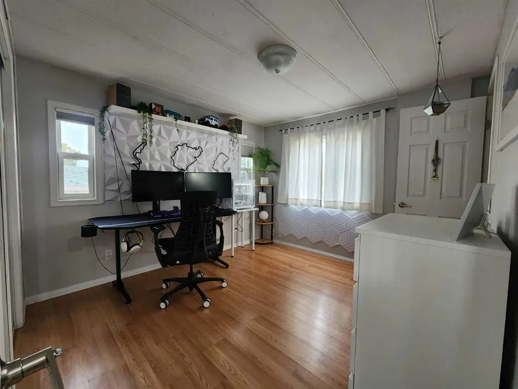 6228 49 St