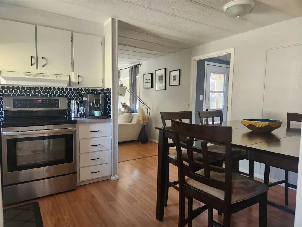 6228 49 St