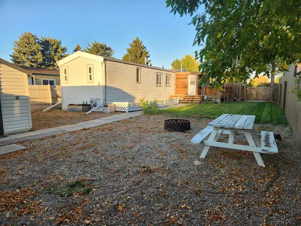 6228 49 St