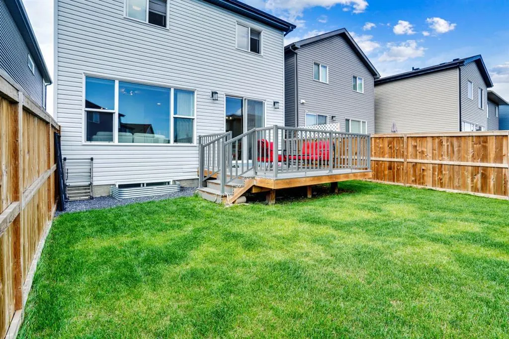 353 Walcrest View SE