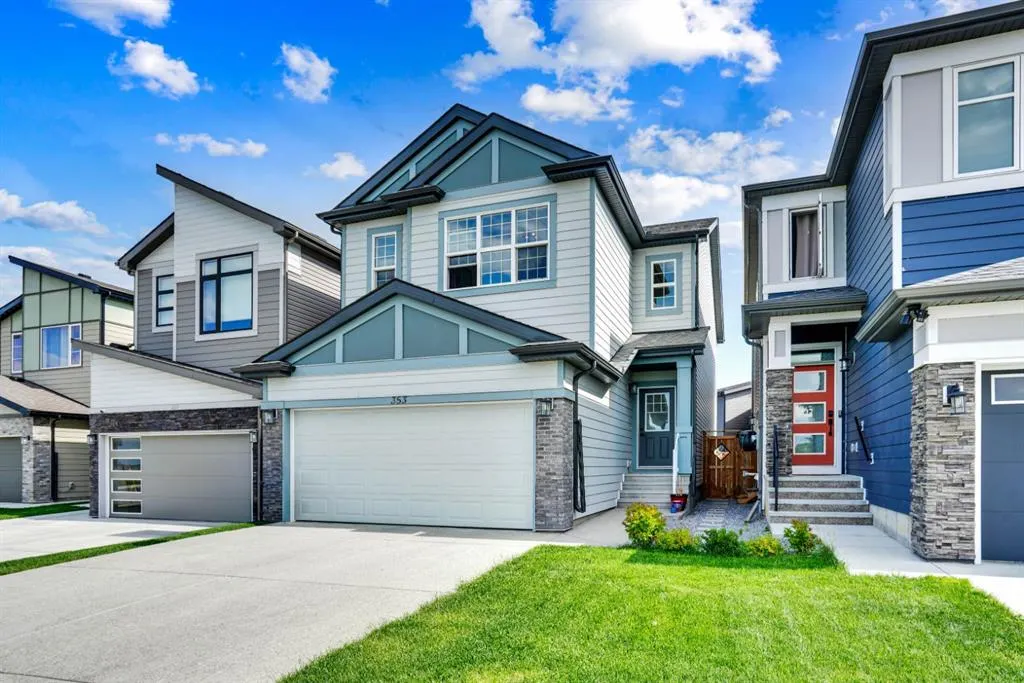 353 Walcrest View SE