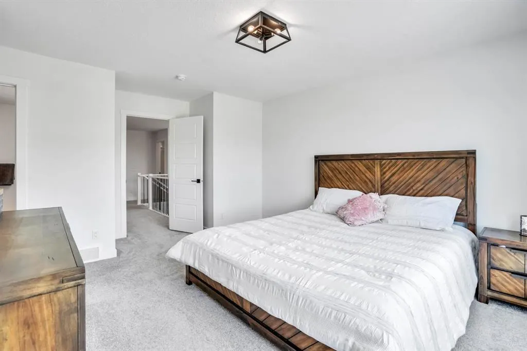 353 Walcrest View SE