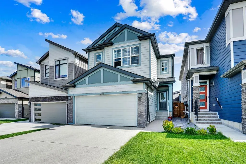 353 Walcrest View SE