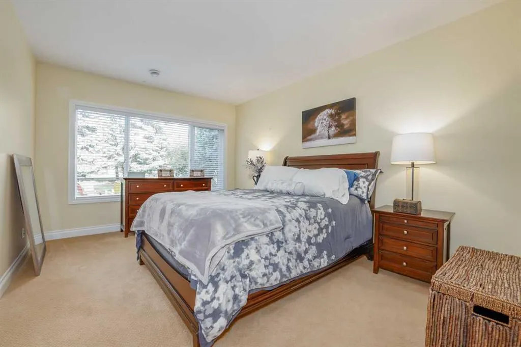 462 Crystal Green Manor