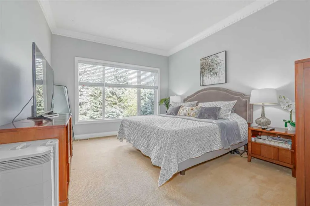 462 Crystal Green Manor