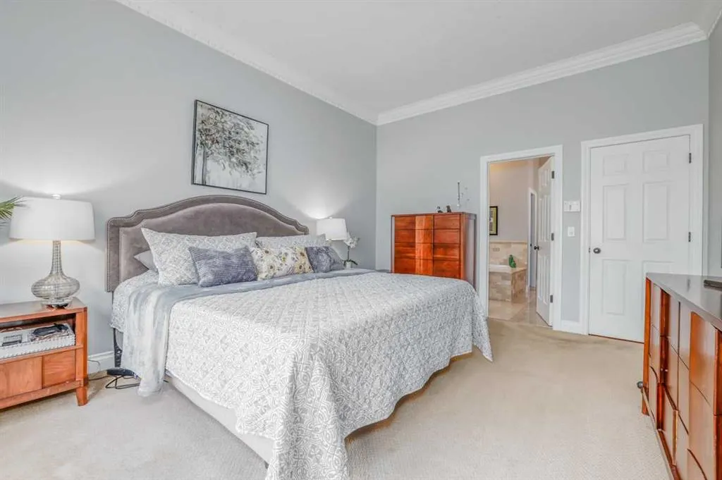 462 Crystal Green Manor