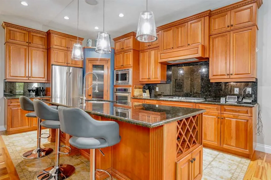 462 Crystal Green Manor