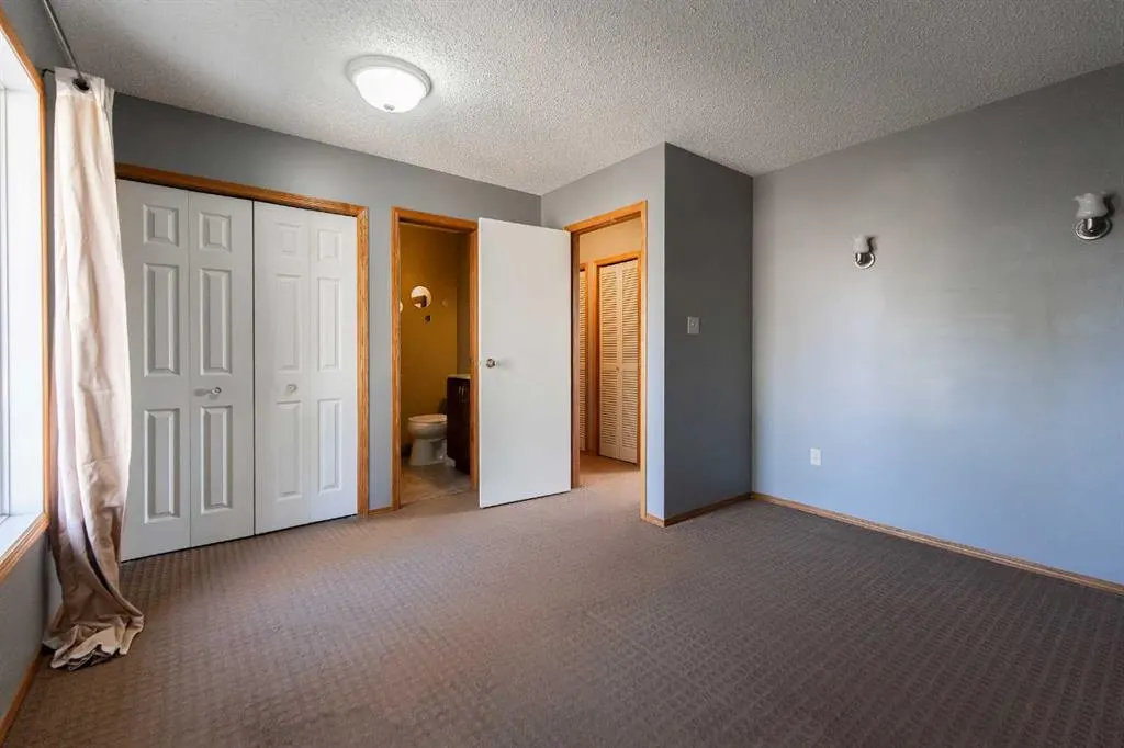 897 Red Crow Boulevard W