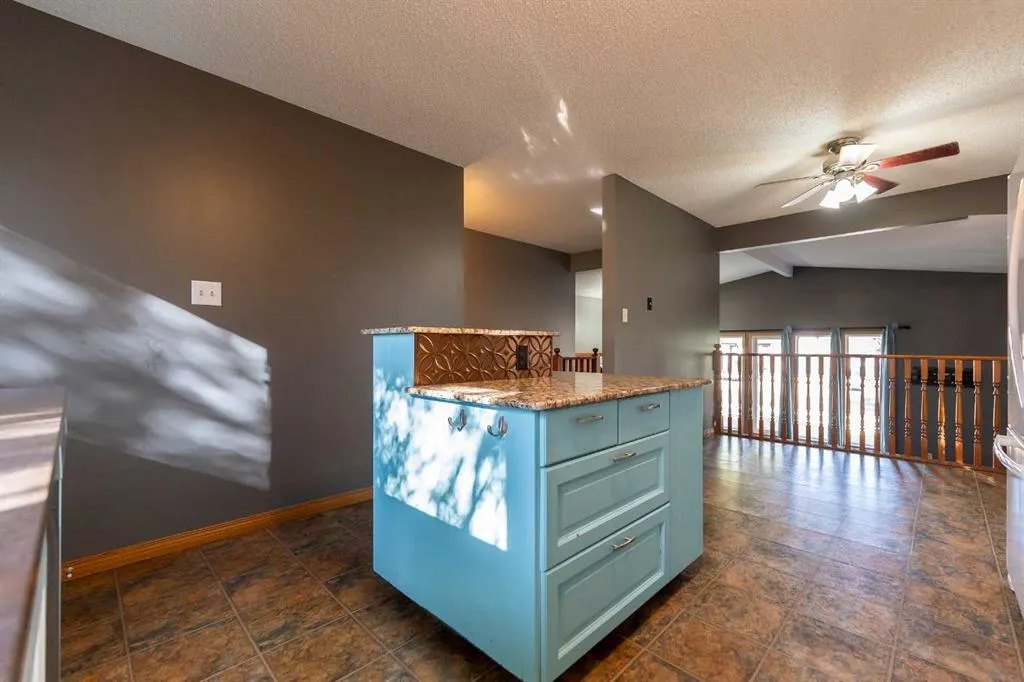 897 Red Crow Boulevard W