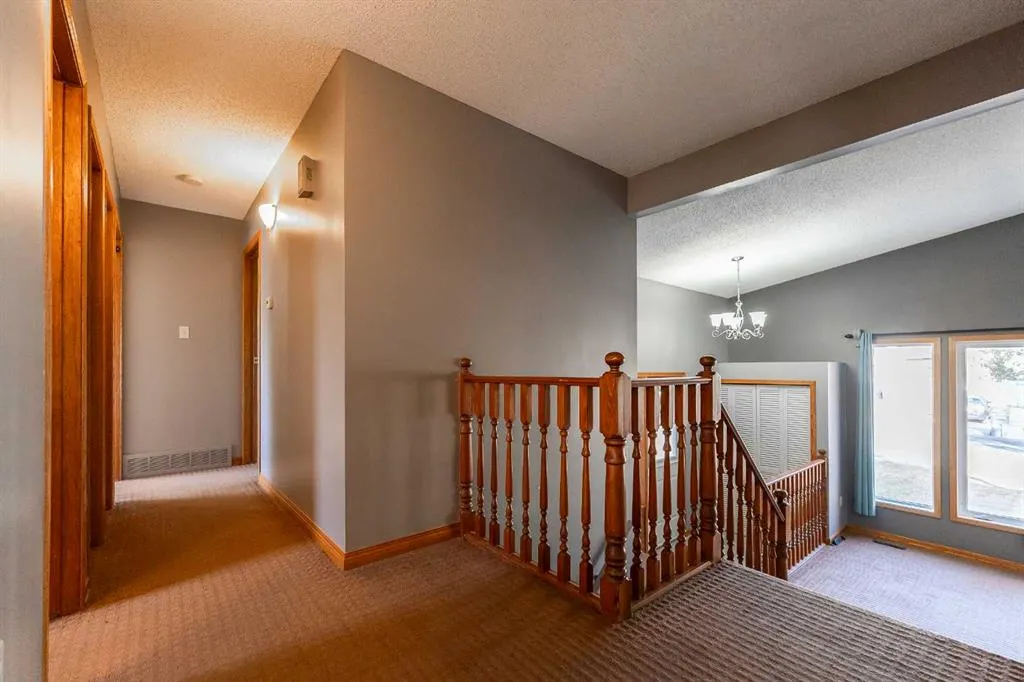 897 Red Crow Boulevard W