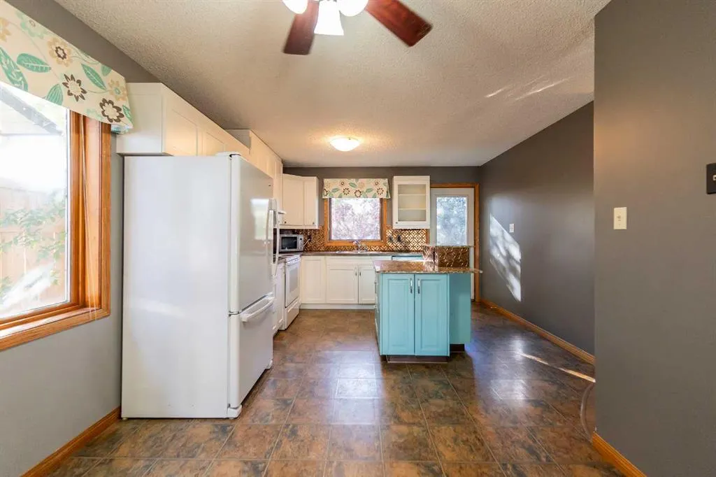 897 Red Crow Boulevard W