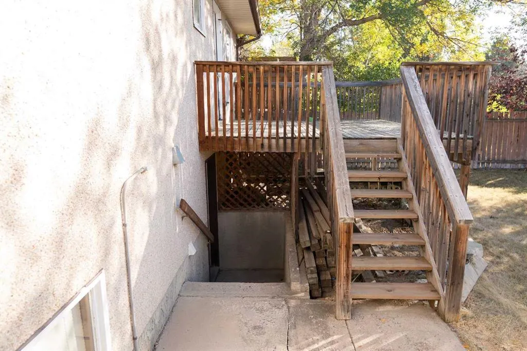 897 Red Crow Boulevard W