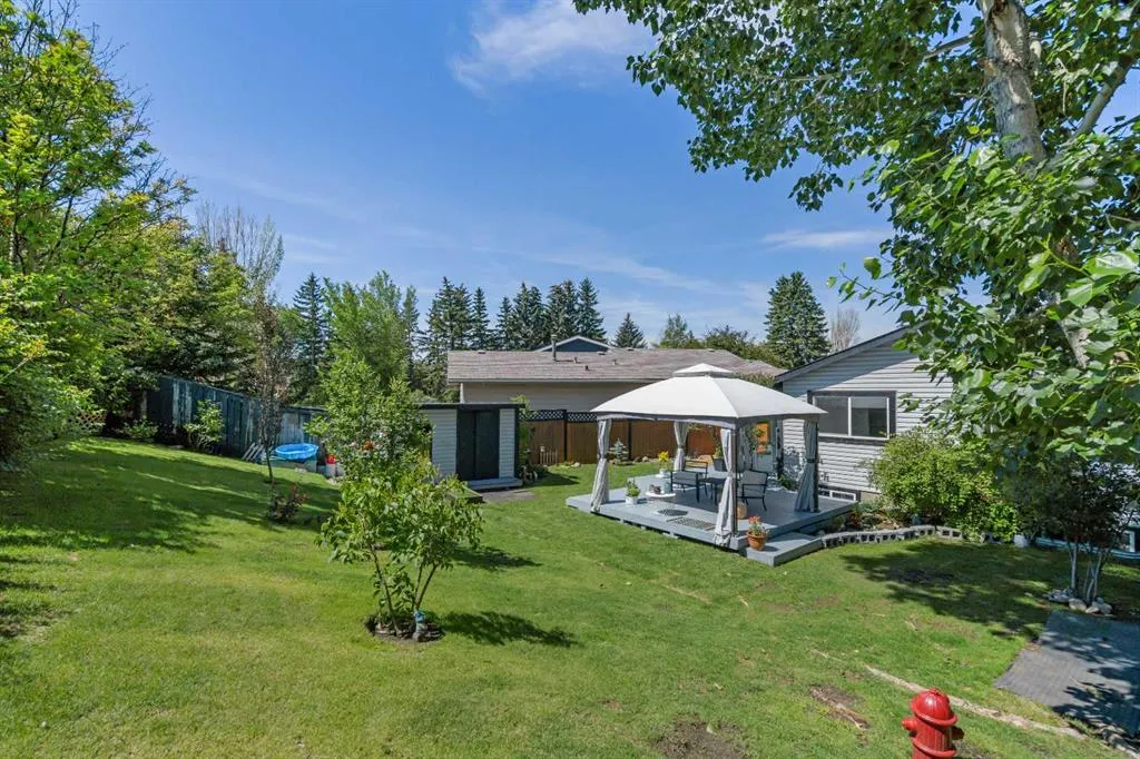 136 Ranchview Court NW