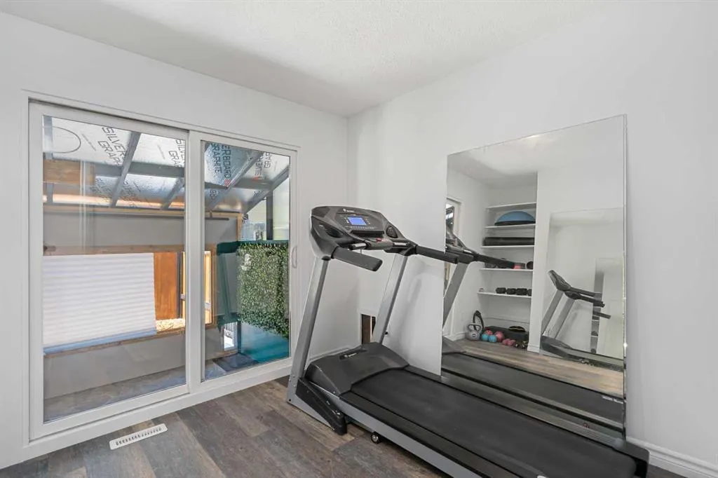 136 Ranchview Court NW