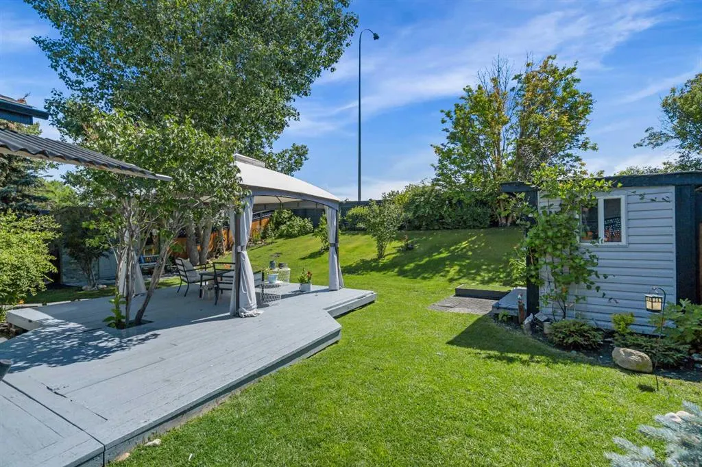 136 Ranchview Court NW