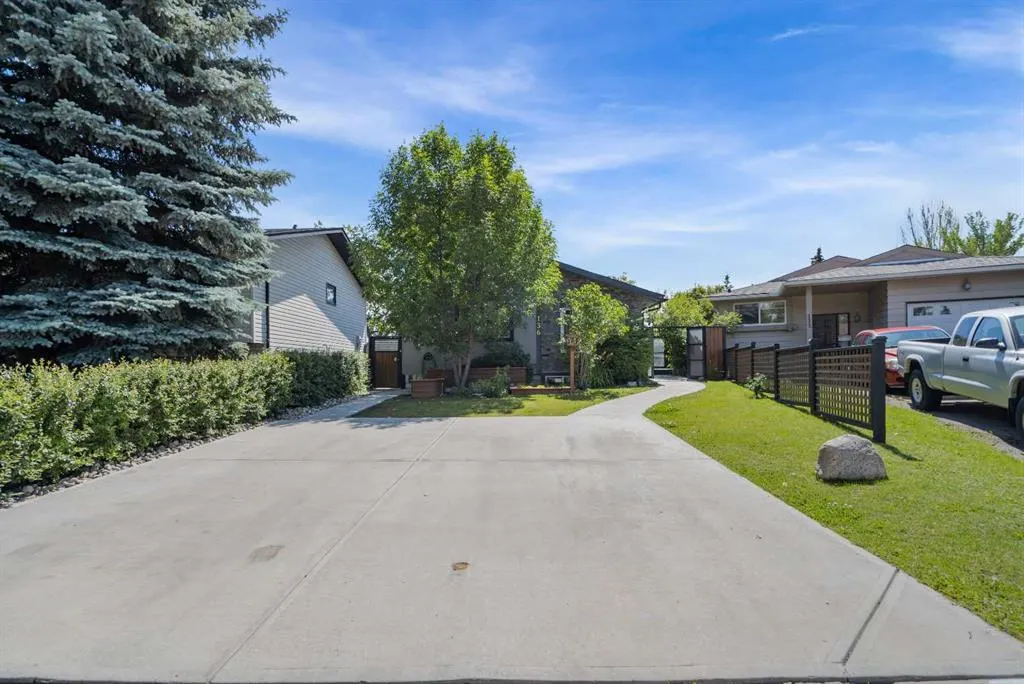 136 Ranchview Court NW