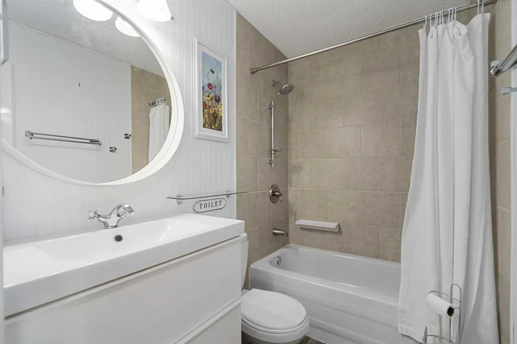 136 Ranchview Court NW